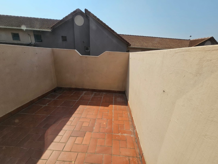 2 Bedroom Property for Sale in Glenanda Gauteng
