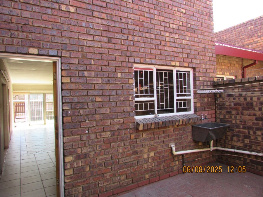 2 Bedroom Property for Sale in Erasmus Gauteng