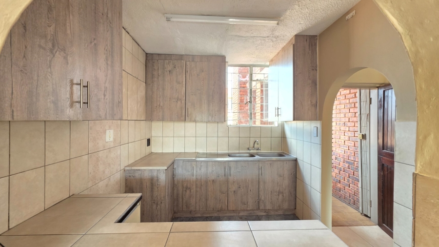 To Let 2 Bedroom Property for Rent in Erasmia Gauteng
