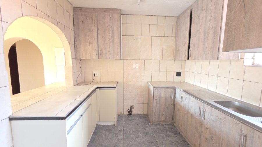 To Let 2 Bedroom Property for Rent in Erasmia Gauteng