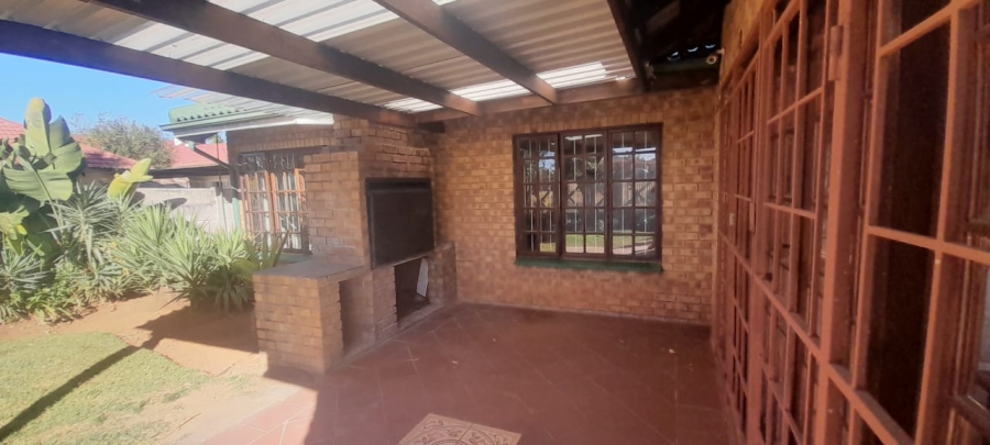 To Let 3 Bedroom Property for Rent in Moreleta Park Gauteng