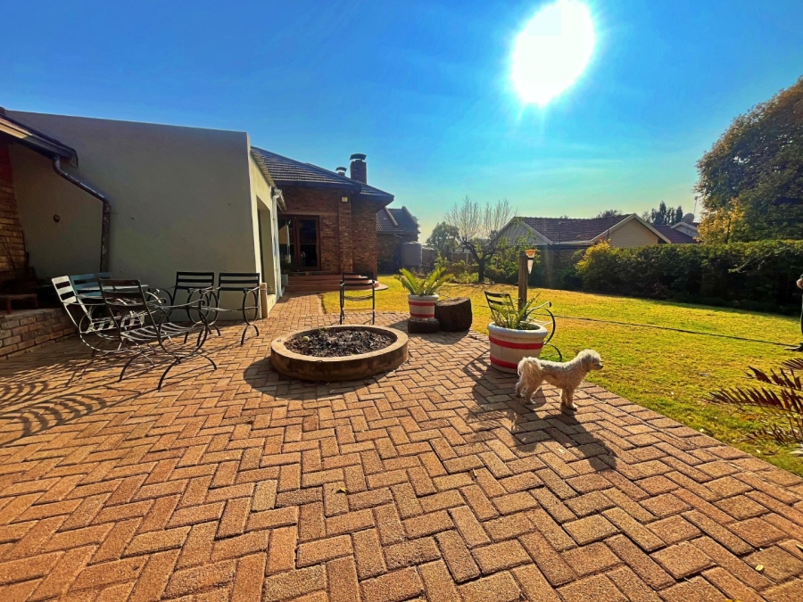 6 Bedroom Property for Sale in Eldoraigne Gauteng