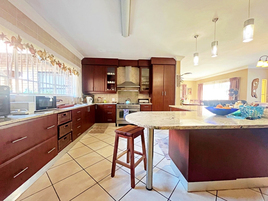 6 Bedroom Property for Sale in Eldoraigne Gauteng
