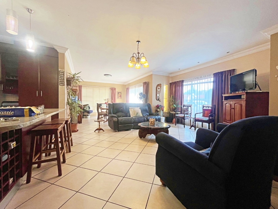 6 Bedroom Property for Sale in Eldoraigne Gauteng