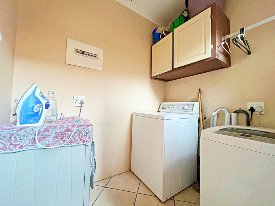 6 Bedroom Property for Sale in Eldoraigne Gauteng