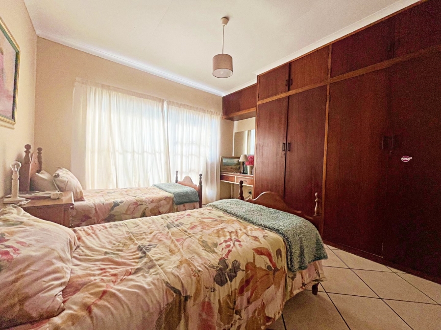 6 Bedroom Property for Sale in Eldoraigne Gauteng