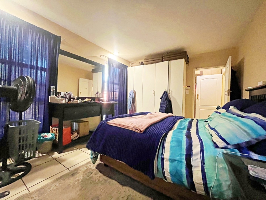 6 Bedroom Property for Sale in Eldoraigne Gauteng