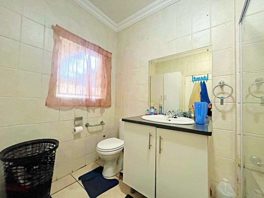 6 Bedroom Property for Sale in Eldoraigne Gauteng