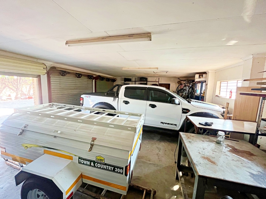 6 Bedroom Property for Sale in Eldoraigne Gauteng