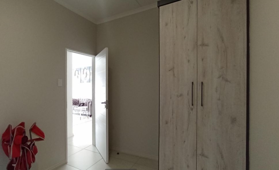 2 Bedroom Property for Sale in Erand Gardens Gauteng