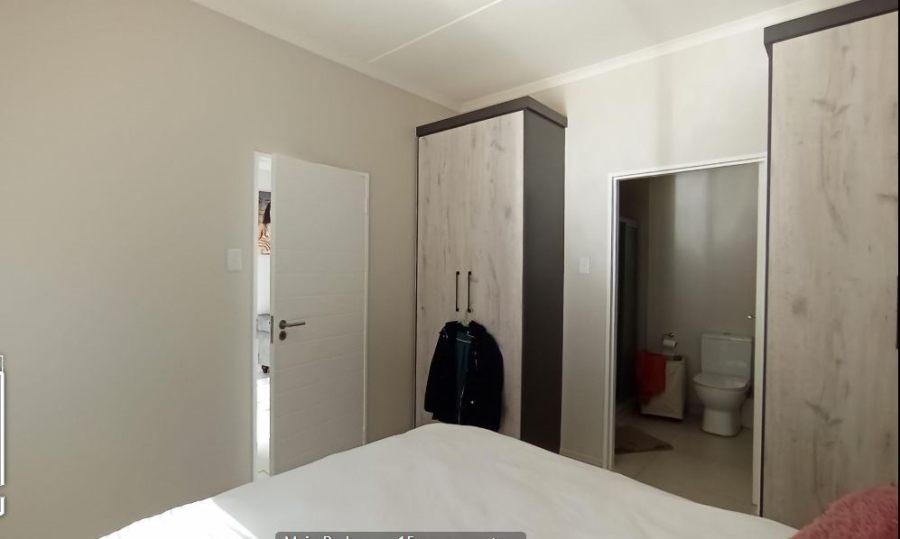 2 Bedroom Property for Sale in Erand Gardens Gauteng