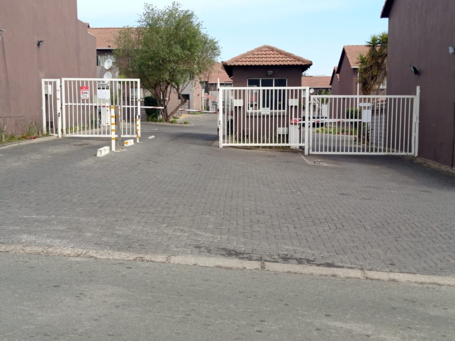 To Let 2 Bedroom Property for Rent in Vorna Valley Gauteng