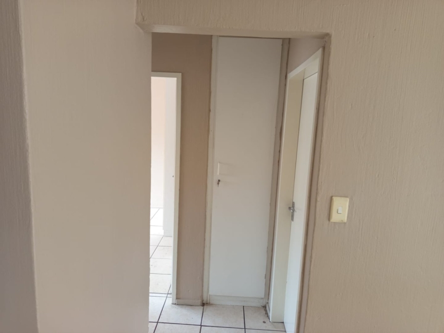 To Let 2 Bedroom Property for Rent in Vorna Valley Gauteng