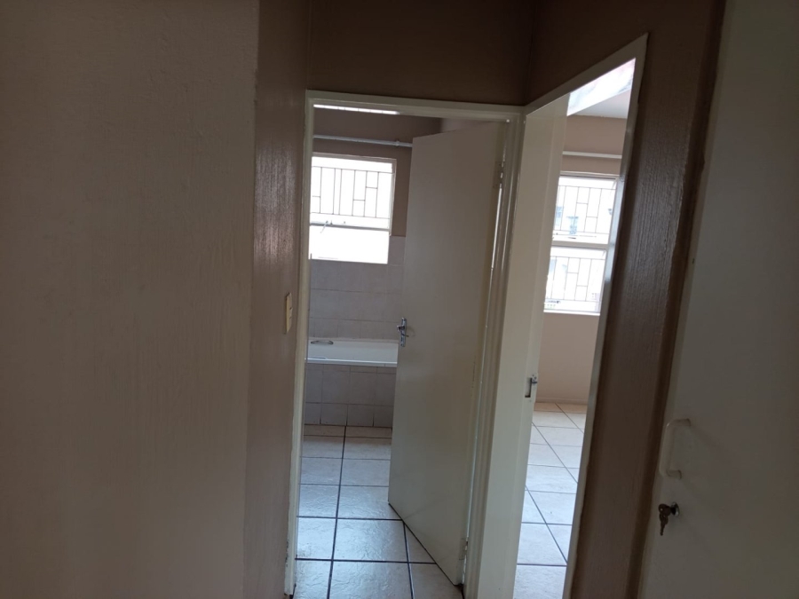To Let 2 Bedroom Property for Rent in Vorna Valley Gauteng