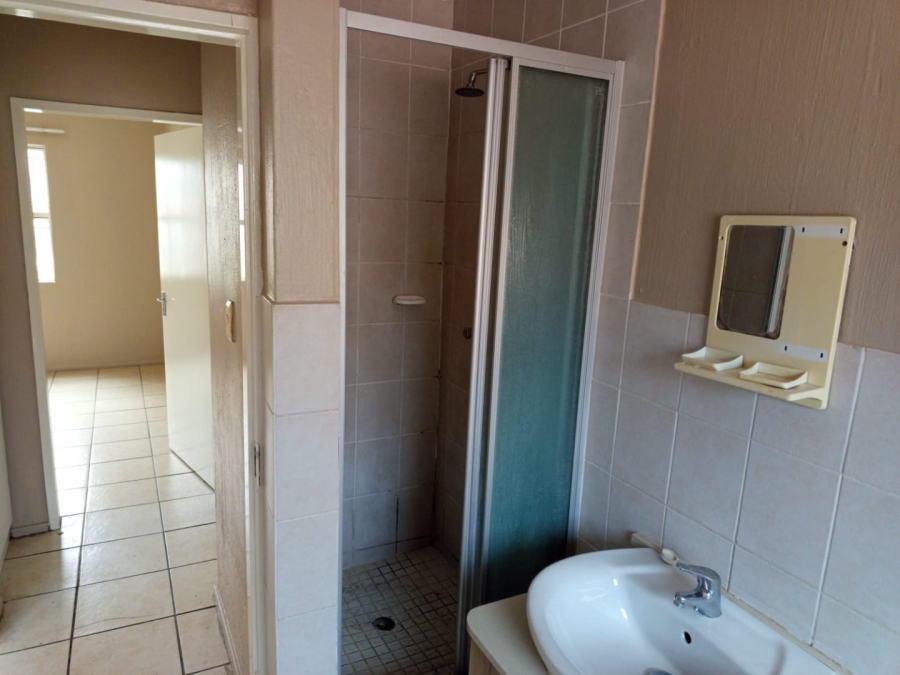 To Let 2 Bedroom Property for Rent in Vorna Valley Gauteng