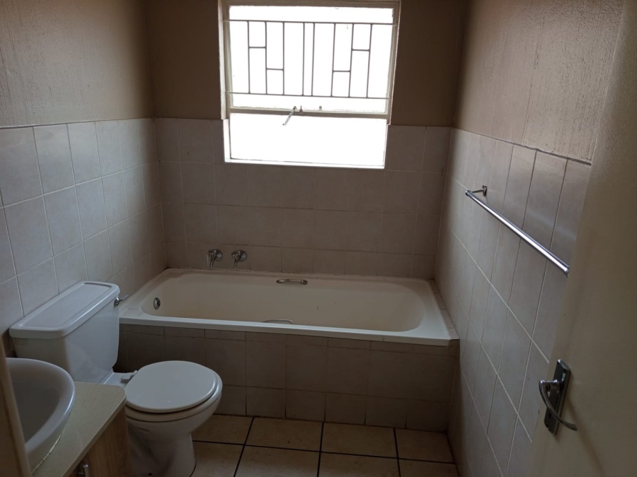 To Let 2 Bedroom Property for Rent in Vorna Valley Gauteng