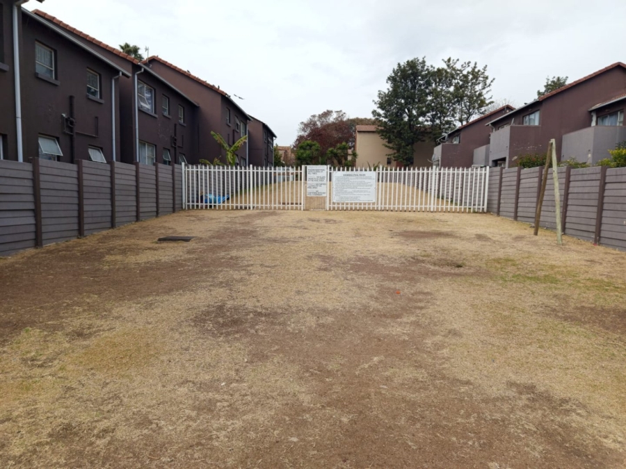 To Let 2 Bedroom Property for Rent in Vorna Valley Gauteng