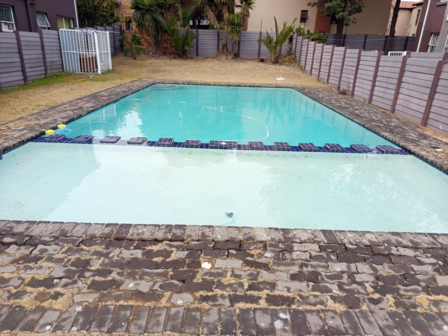 To Let 2 Bedroom Property for Rent in Vorna Valley Gauteng