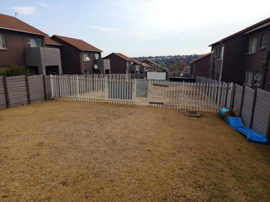 To Let 2 Bedroom Property for Rent in Vorna Valley Gauteng