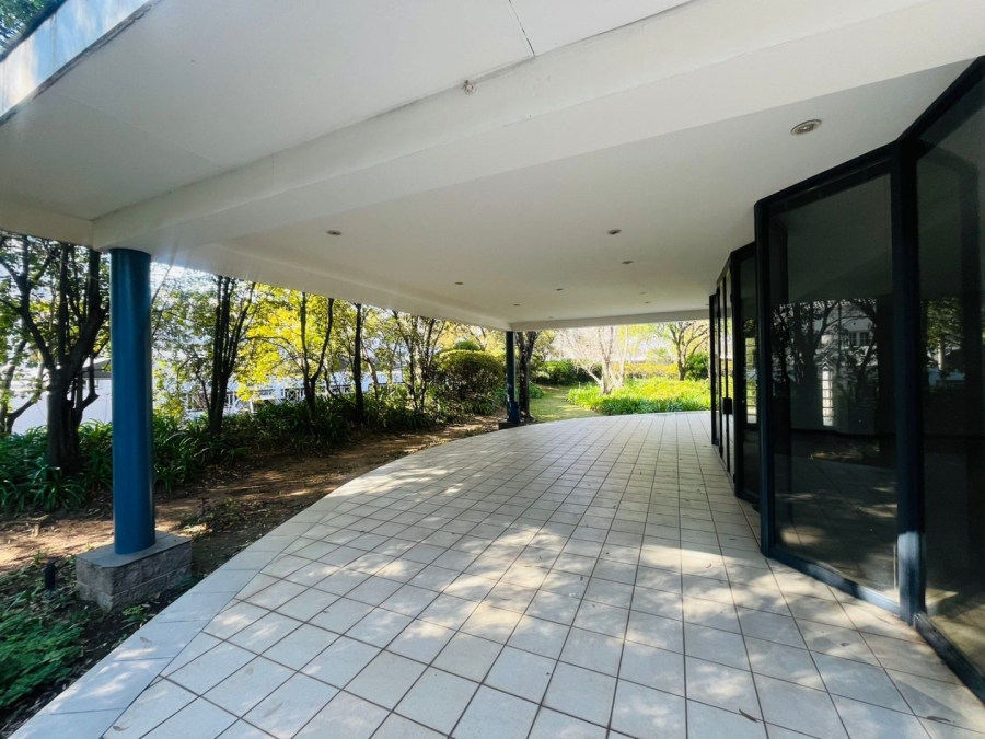  Bedroom Property for Sale in Woodmead Gauteng