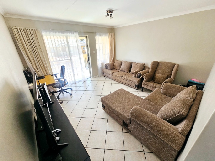 2 Bedroom Property for Sale in Rooihuiskraal Gauteng
