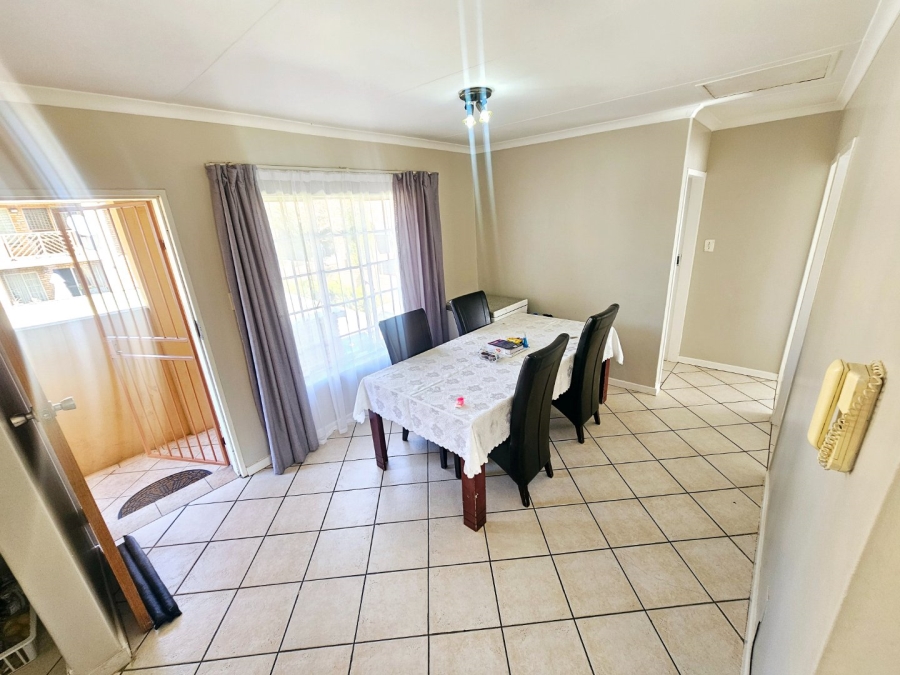 2 Bedroom Property for Sale in Rooihuiskraal Gauteng