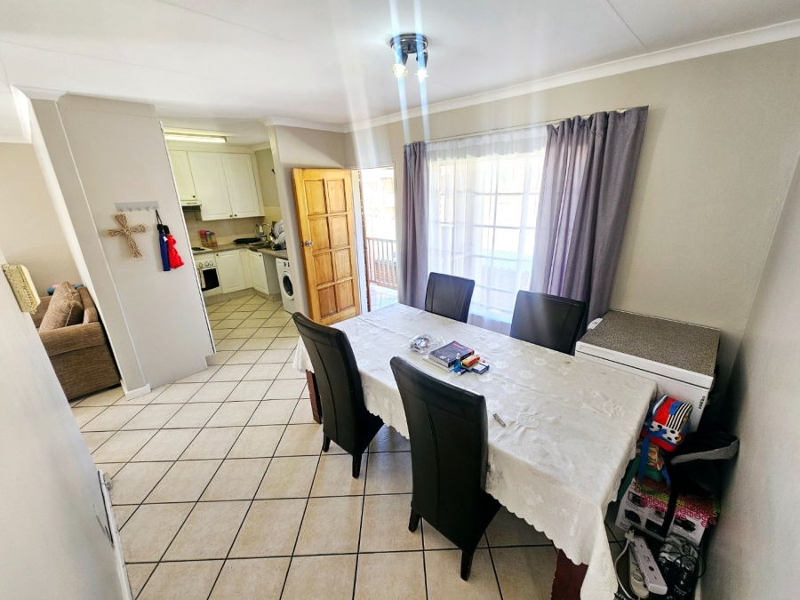 2 Bedroom Property for Sale in Rooihuiskraal Gauteng