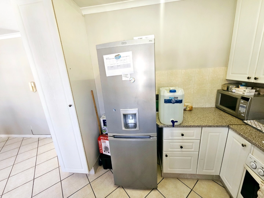 2 Bedroom Property for Sale in Rooihuiskraal Gauteng