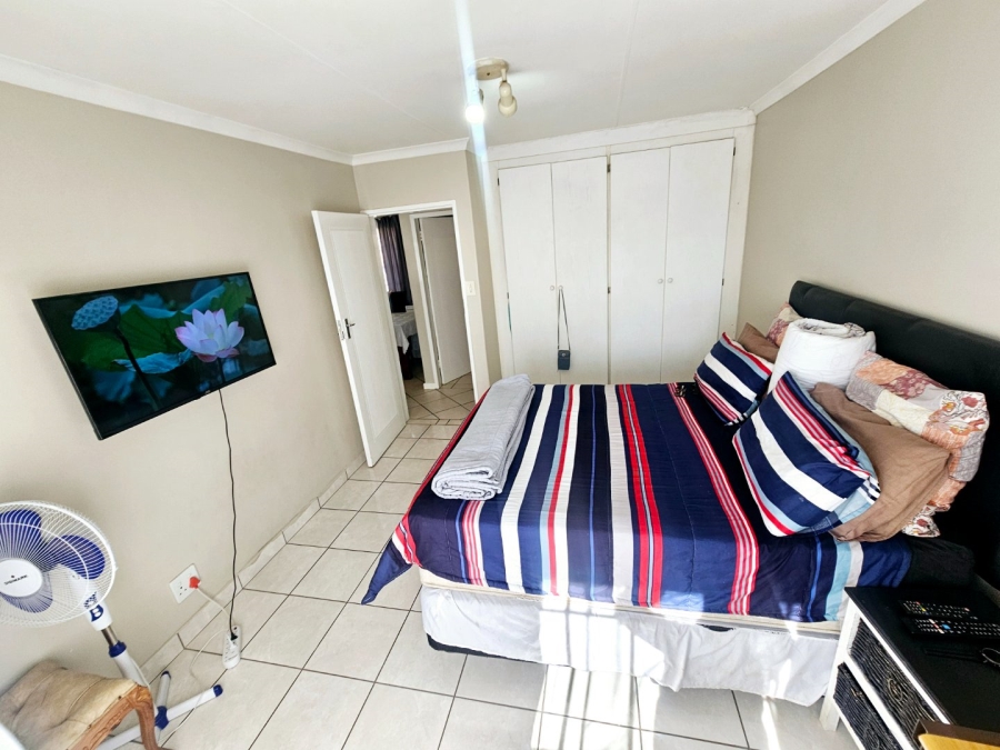 2 Bedroom Property for Sale in Rooihuiskraal Gauteng