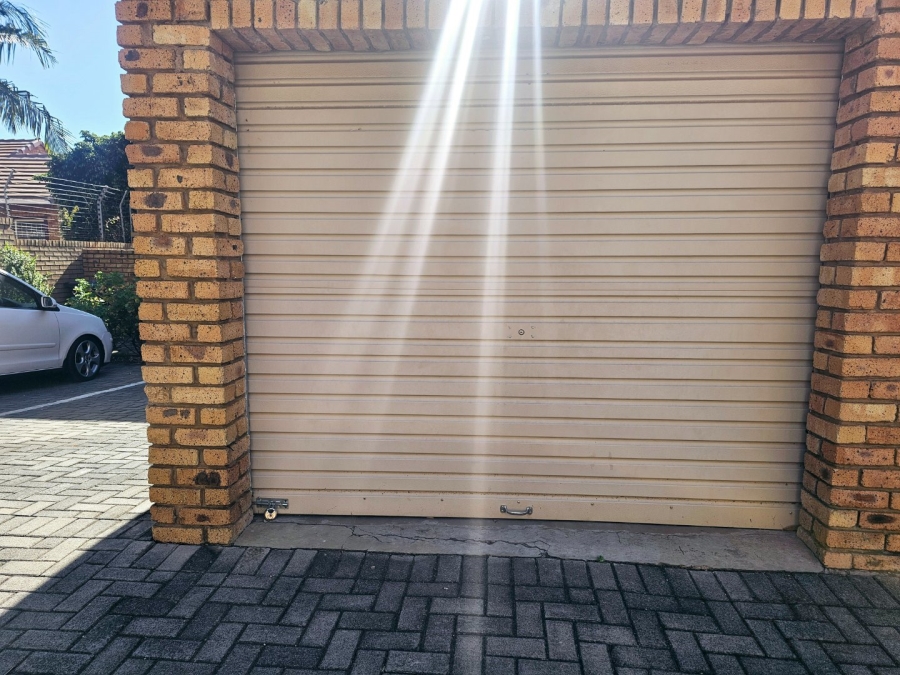 2 Bedroom Property for Sale in Rooihuiskraal Gauteng