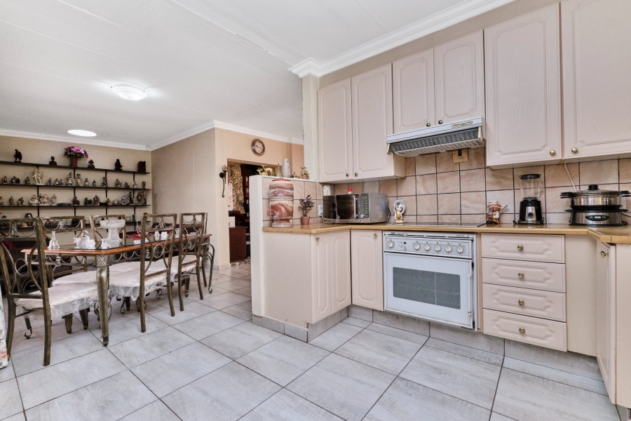 3 Bedroom Property for Sale in Wilro Park Gauteng