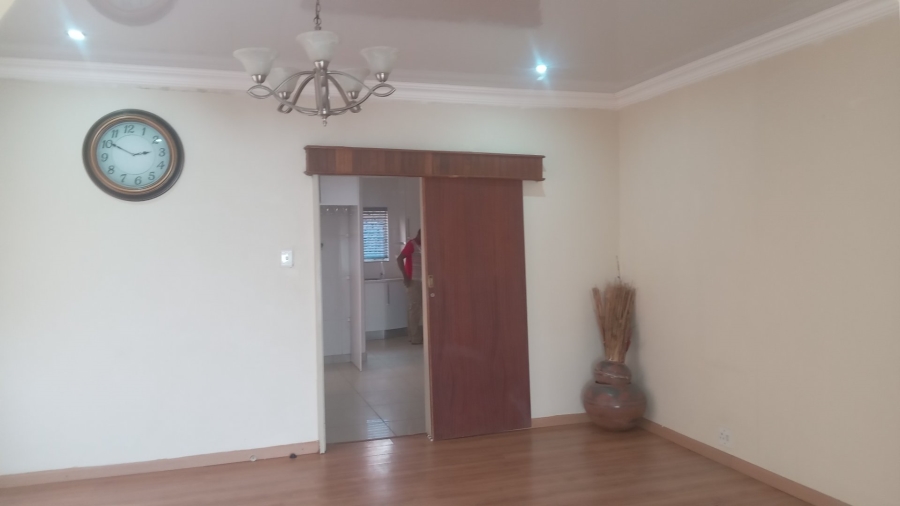 5 Bedroom Property for Sale in Sinoville Gauteng