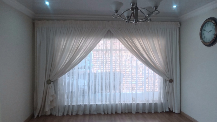 5 Bedroom Property for Sale in Sinoville Gauteng