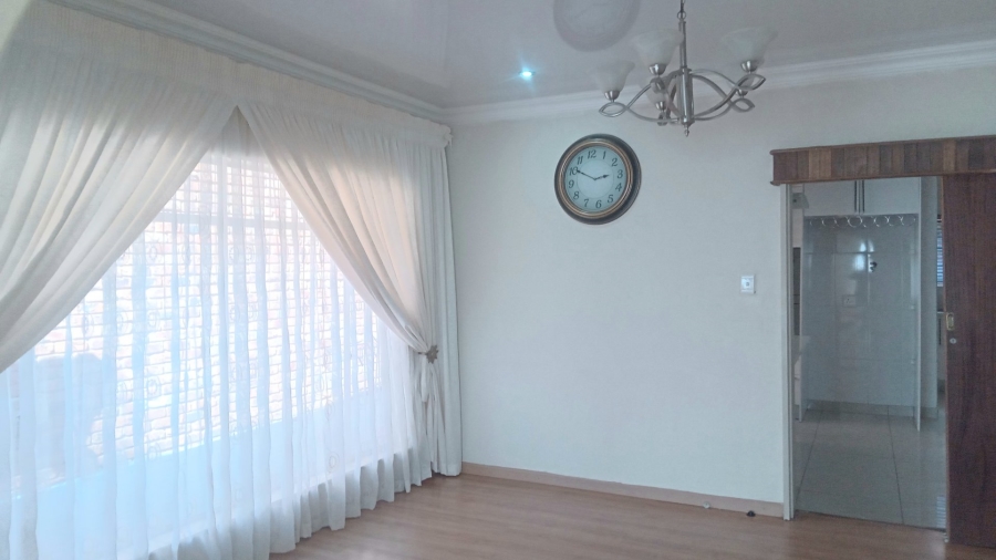 5 Bedroom Property for Sale in Sinoville Gauteng