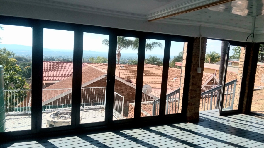 To Let 5 Bedroom Property for Rent in Sinoville Gauteng