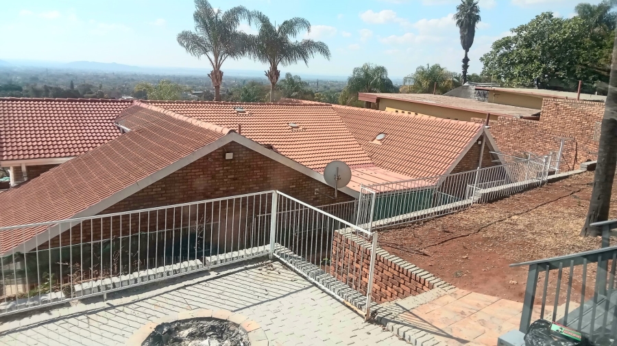 To Let 5 Bedroom Property for Rent in Sinoville Gauteng