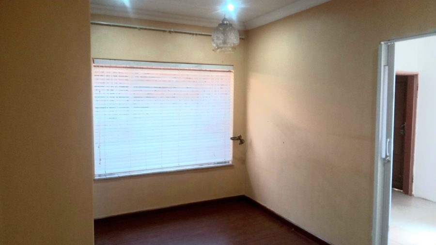 To Let 5 Bedroom Property for Rent in Sinoville Gauteng
