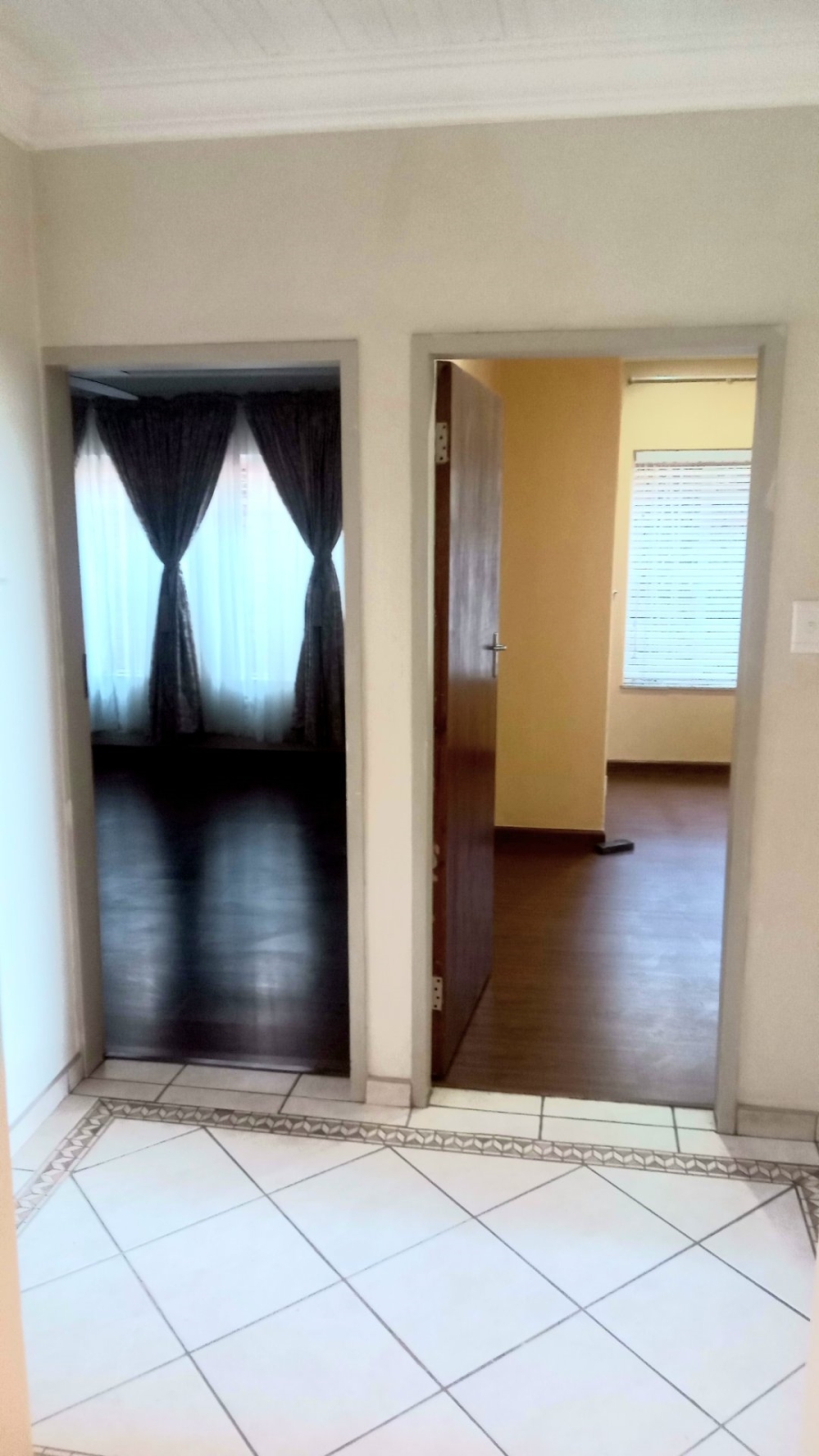 To Let 5 Bedroom Property for Rent in Sinoville Gauteng