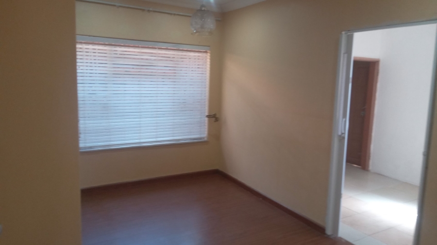 To Let 5 Bedroom Property for Rent in Sinoville Gauteng