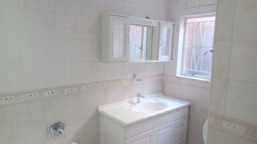 To Let 5 Bedroom Property for Rent in Sinoville Gauteng