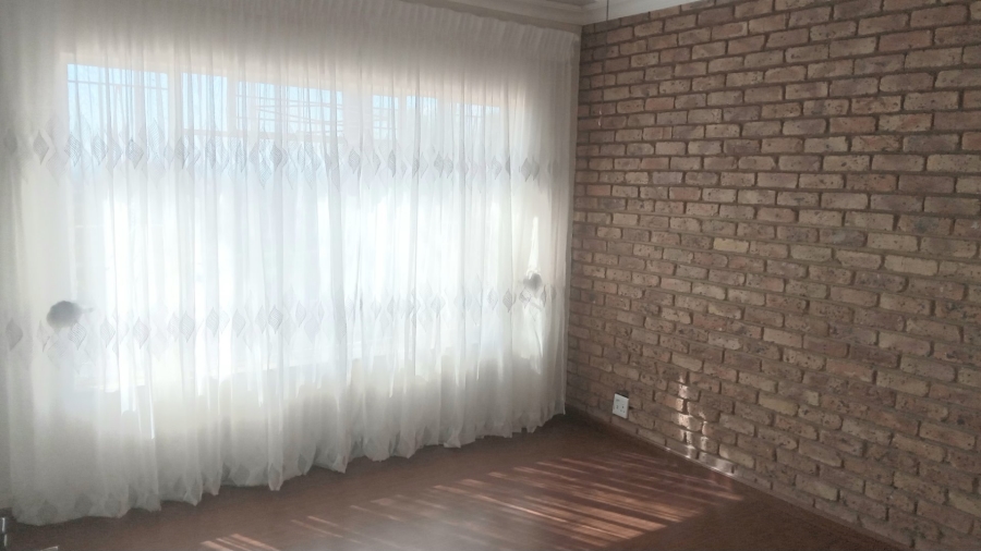 To Let 5 Bedroom Property for Rent in Sinoville Gauteng