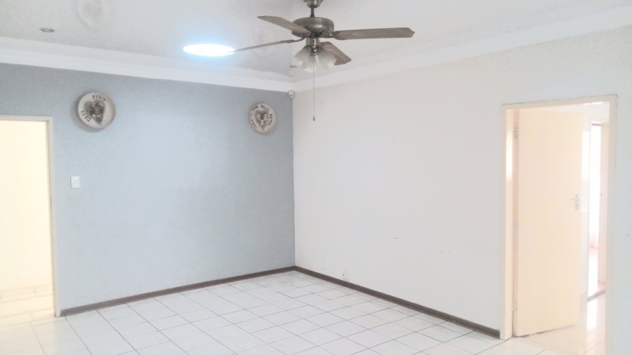 To Let 5 Bedroom Property for Rent in Sinoville Gauteng