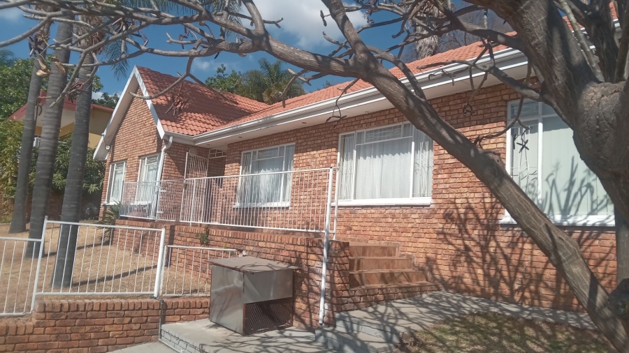 To Let 5 Bedroom Property for Rent in Sinoville Gauteng