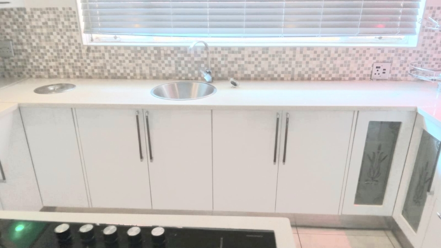 5 Bedroom Property for Sale in Sinoville Gauteng