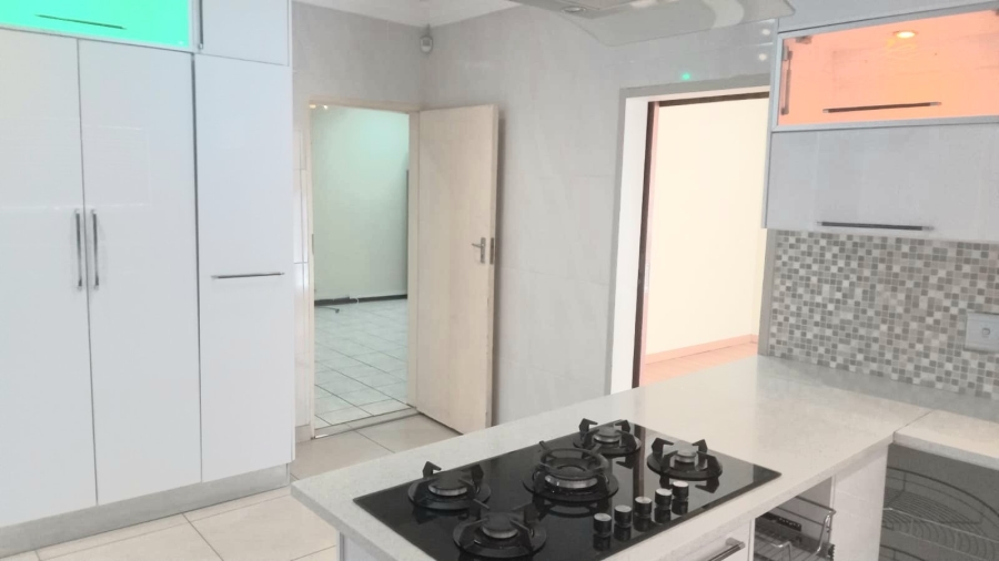 5 Bedroom Property for Sale in Sinoville Gauteng