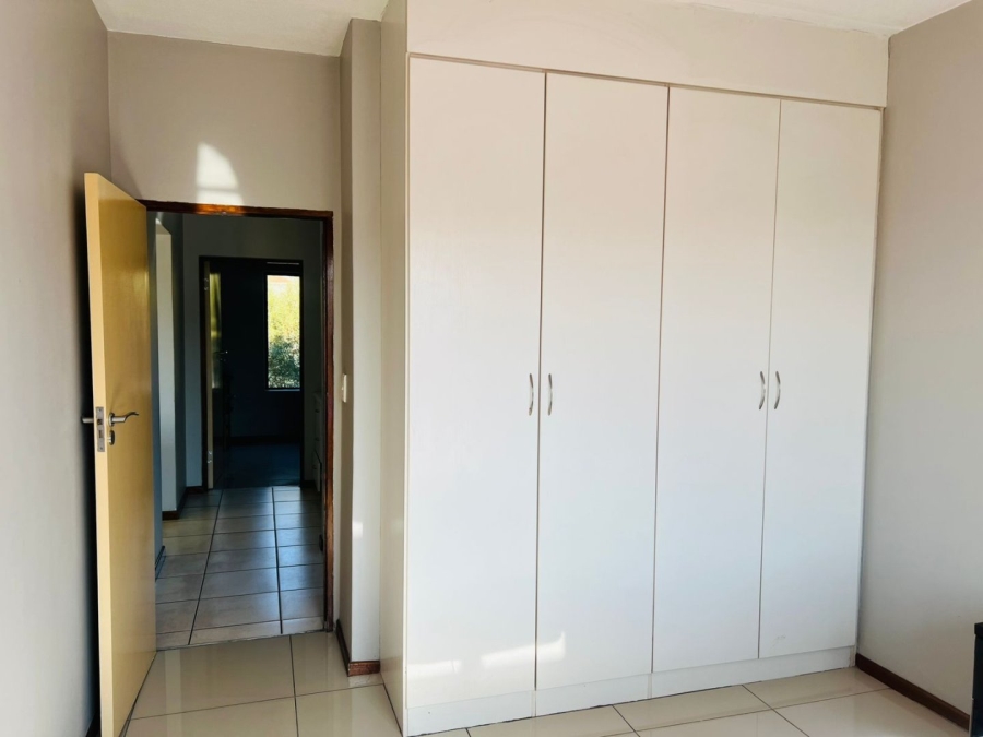 2 Bedroom Property for Sale in Greenstone Hill Gauteng