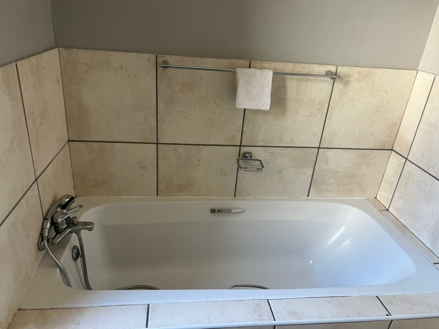 2 Bedroom Property for Sale in Greenstone Hill Gauteng