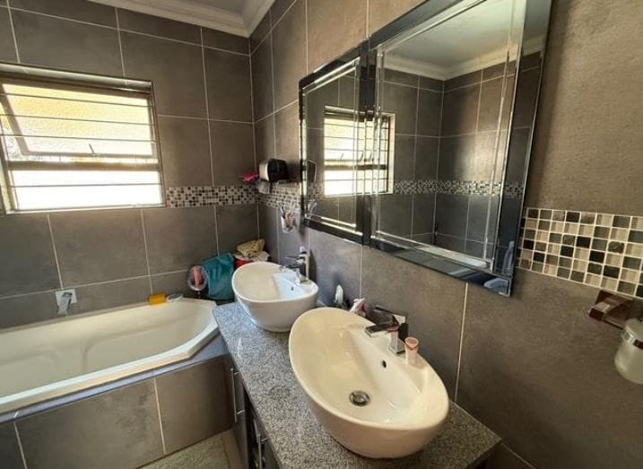 To Let 3 Bedroom Property for Rent in Bartlett Gauteng