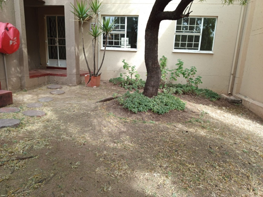 To Let 2 Bedroom Property for Rent in Vorna Valley Gauteng