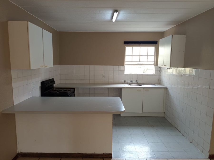 To Let 2 Bedroom Property for Rent in Vorna Valley Gauteng